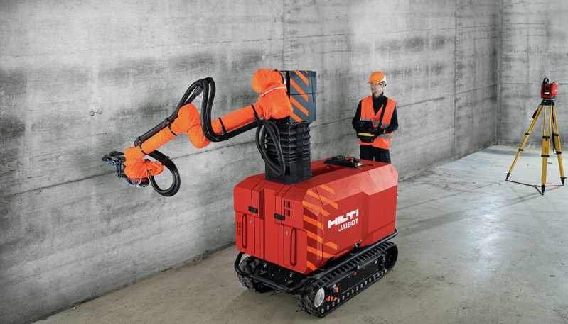 Gebäudetechnik-Installationssystem, Totalstation und Bohrroboter auf einer Baustelle