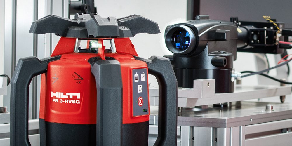 Rotationslaser beim Kalibrieren