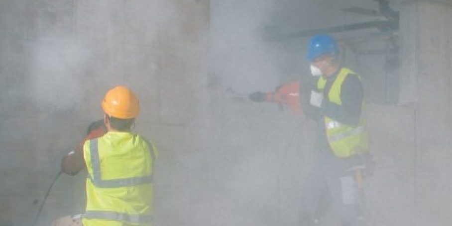 Staubfreies Bohren und Schlitzen