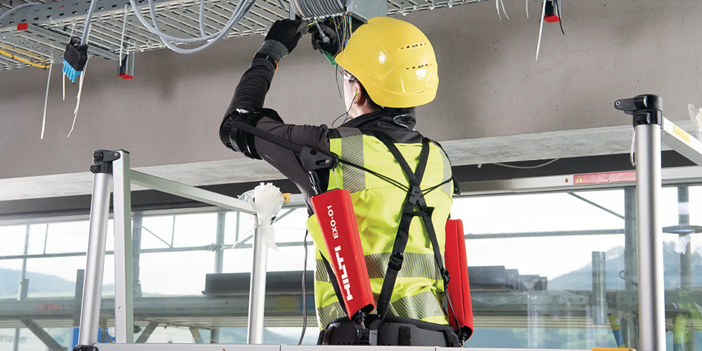 Überkopfarbeiten mit Exoskelett