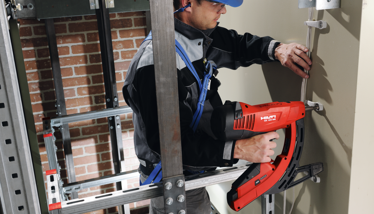 Befestigung von Aufzugsanlagen mit Hilti GX 120-ME Gasbetriebenes Setzgerät