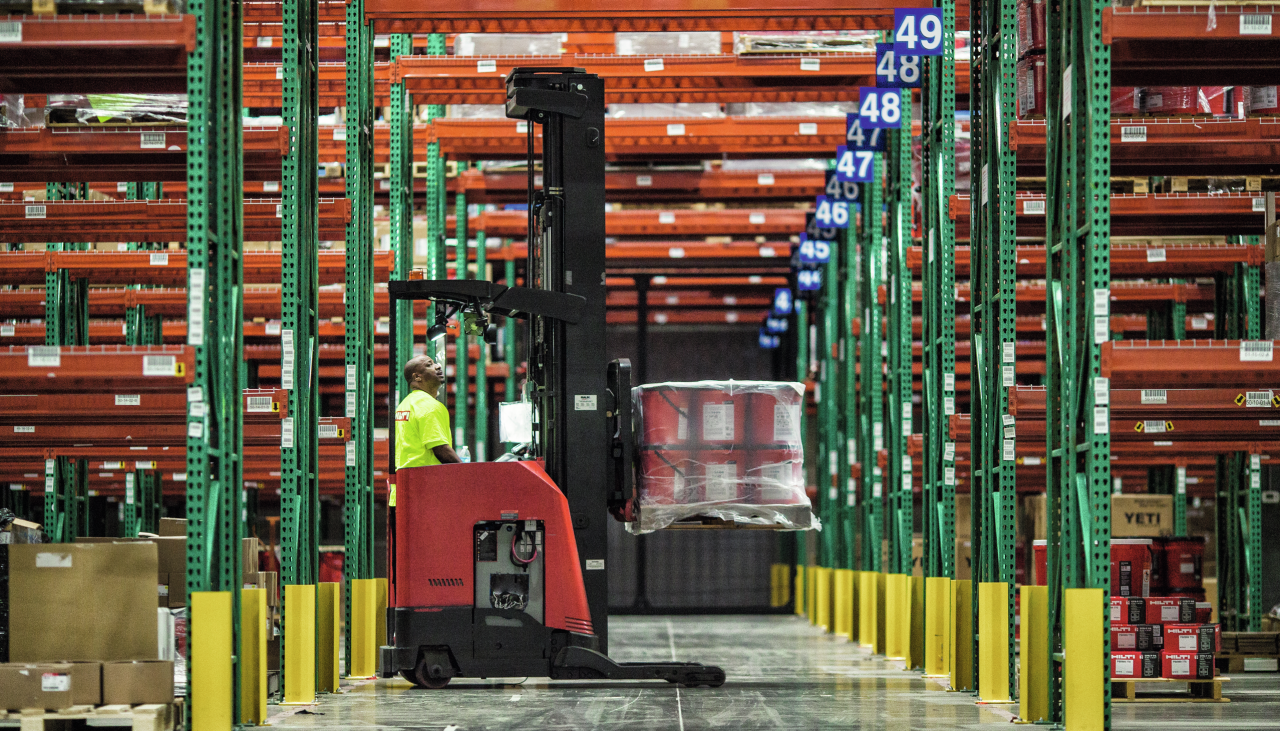 Ausrichtung, Nivellierung und Positionierung von Regalen