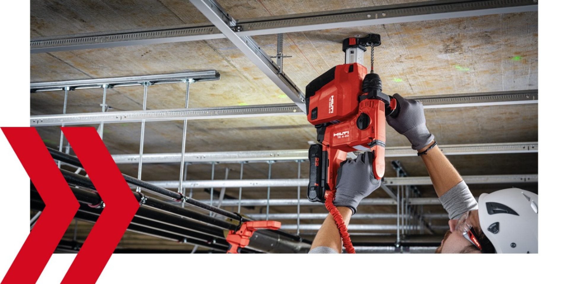 Hammerbohren in Beton mit dem Hilti Nuron Bohrhammer TE 4-22, der Staubabsaugung TE DRS-4/6 und dem Akku B22-85.