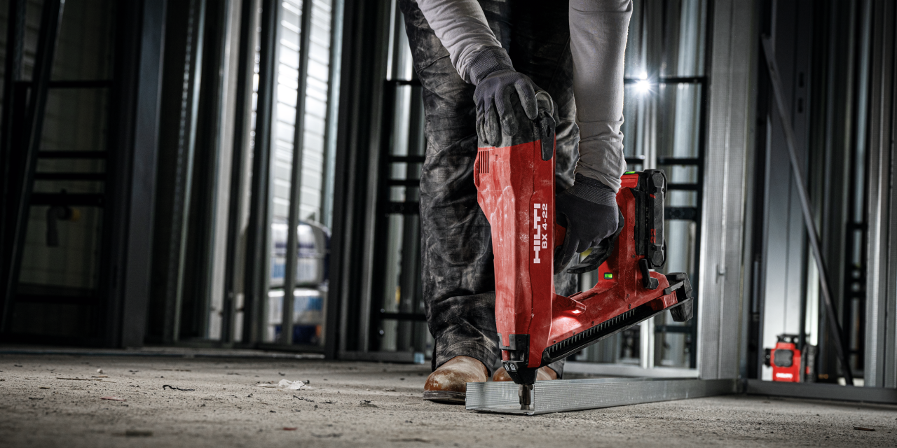 Mit BX 3-22 Trockenbauschiene befestigen