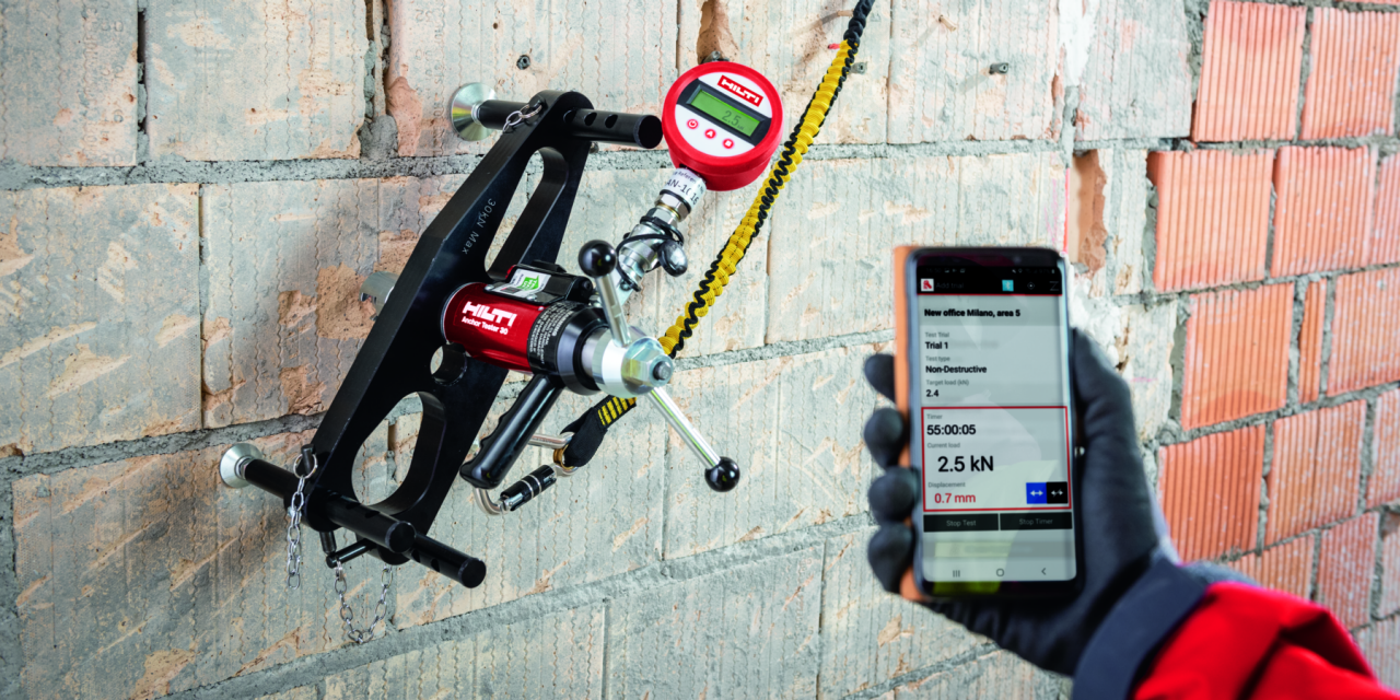 Vor-Ort-Dübeltest an Mauerwerk mit HAT 30 digital