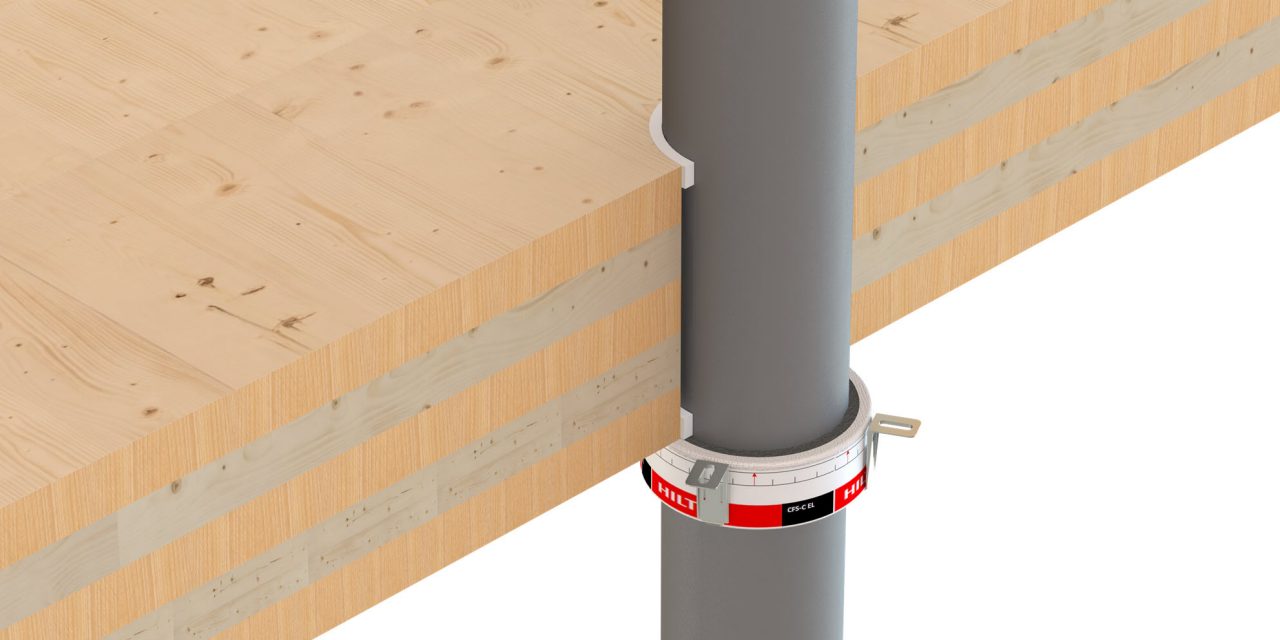 Ein einzelnes Rohr, das durch eine Holzplatte verläuft