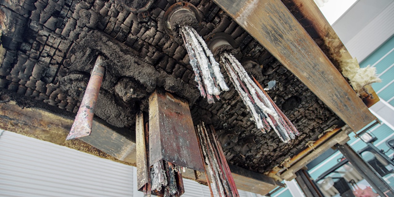 Verbrannte Abschottungen nach Versuch im Brandofen