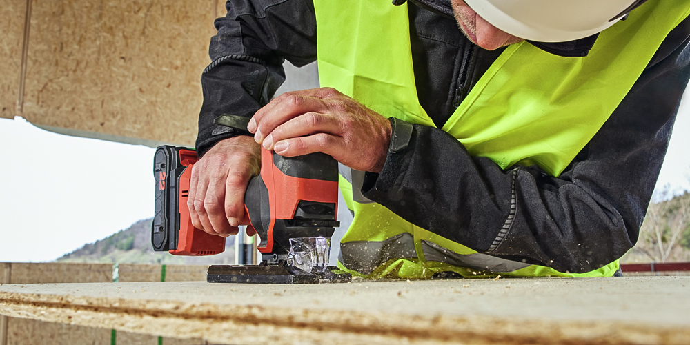 Anwendungsbild der Akku-Stichsäge SJT 6-22