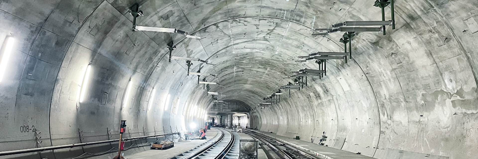 Befestigung von Fahrleitungen im Eisenbahntunnel