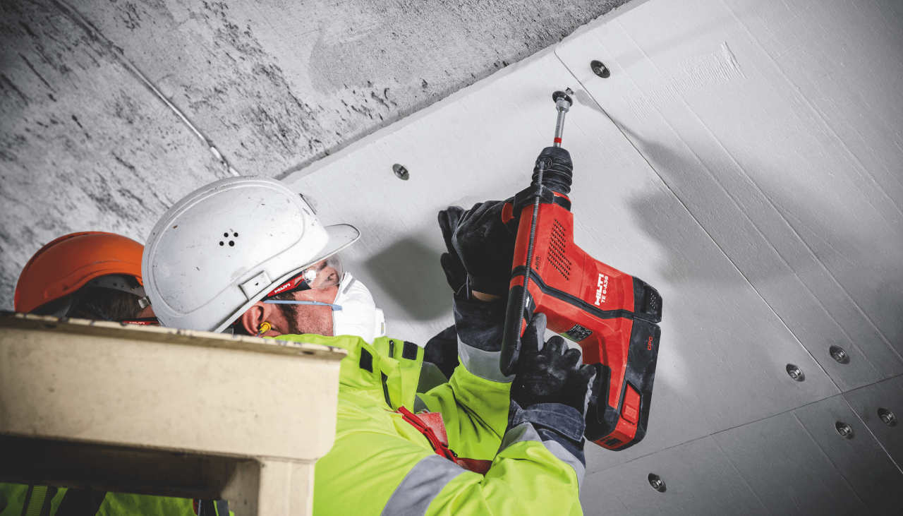 Befestigung von Brandschutzsystemen, Hilti Akku-Bohrhammer TE 6-A36